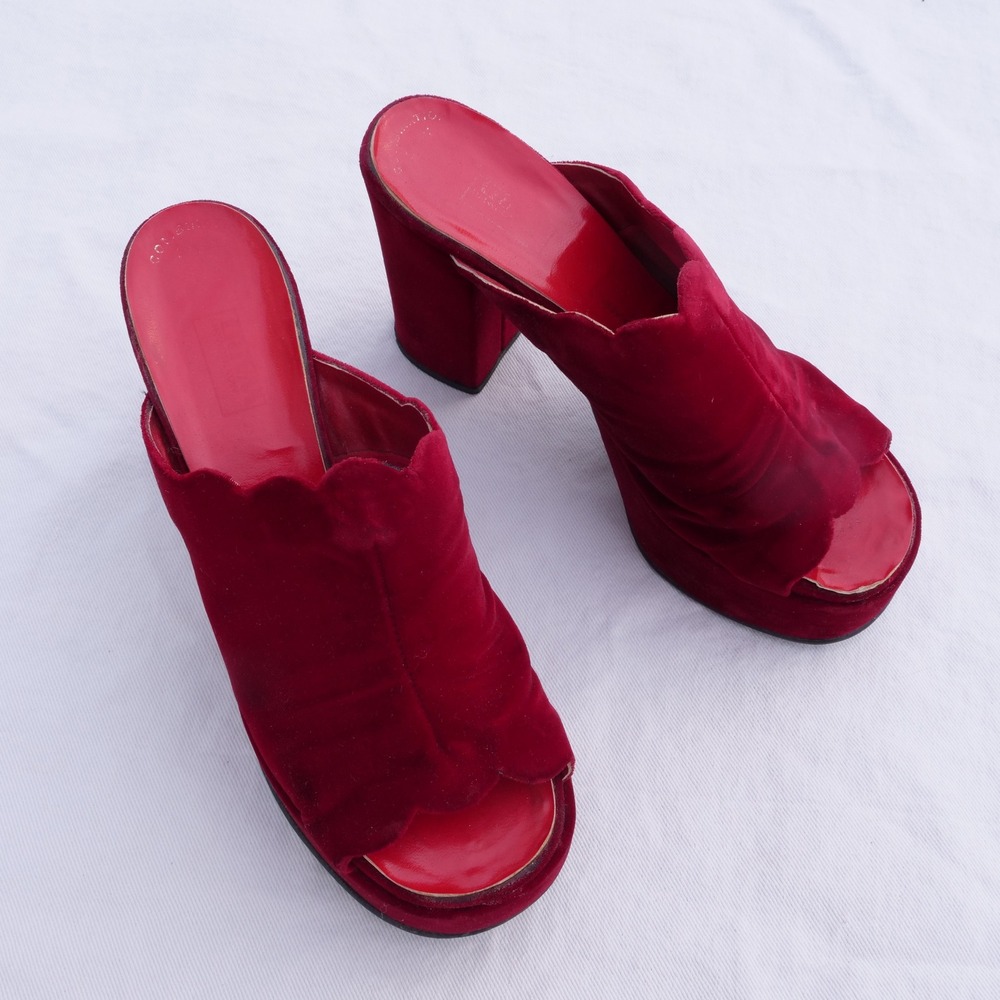 True vintage 1970s Montgomery Ward red velvet open toe platforms mules - Picture 9 of 9